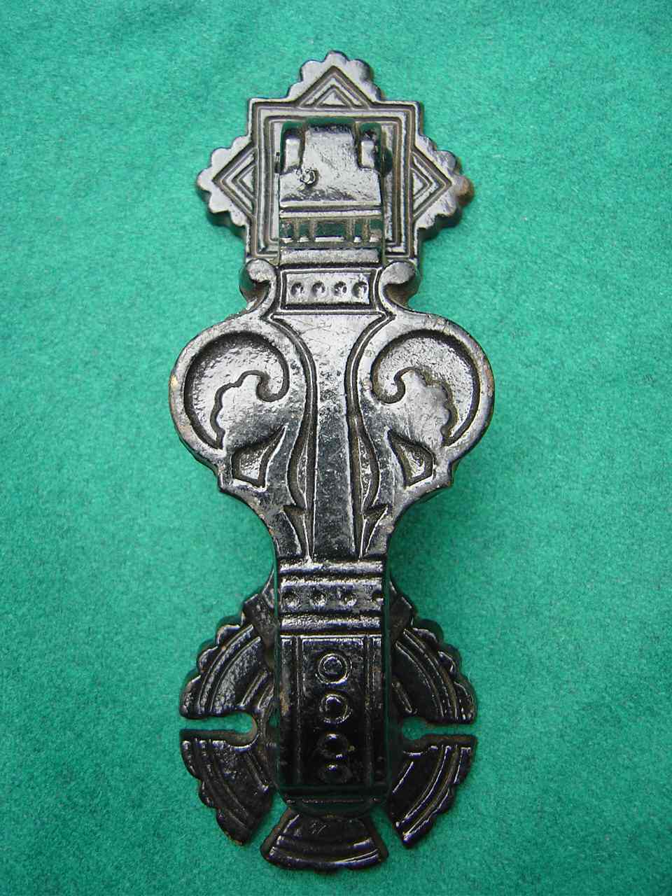 Dresserknocker